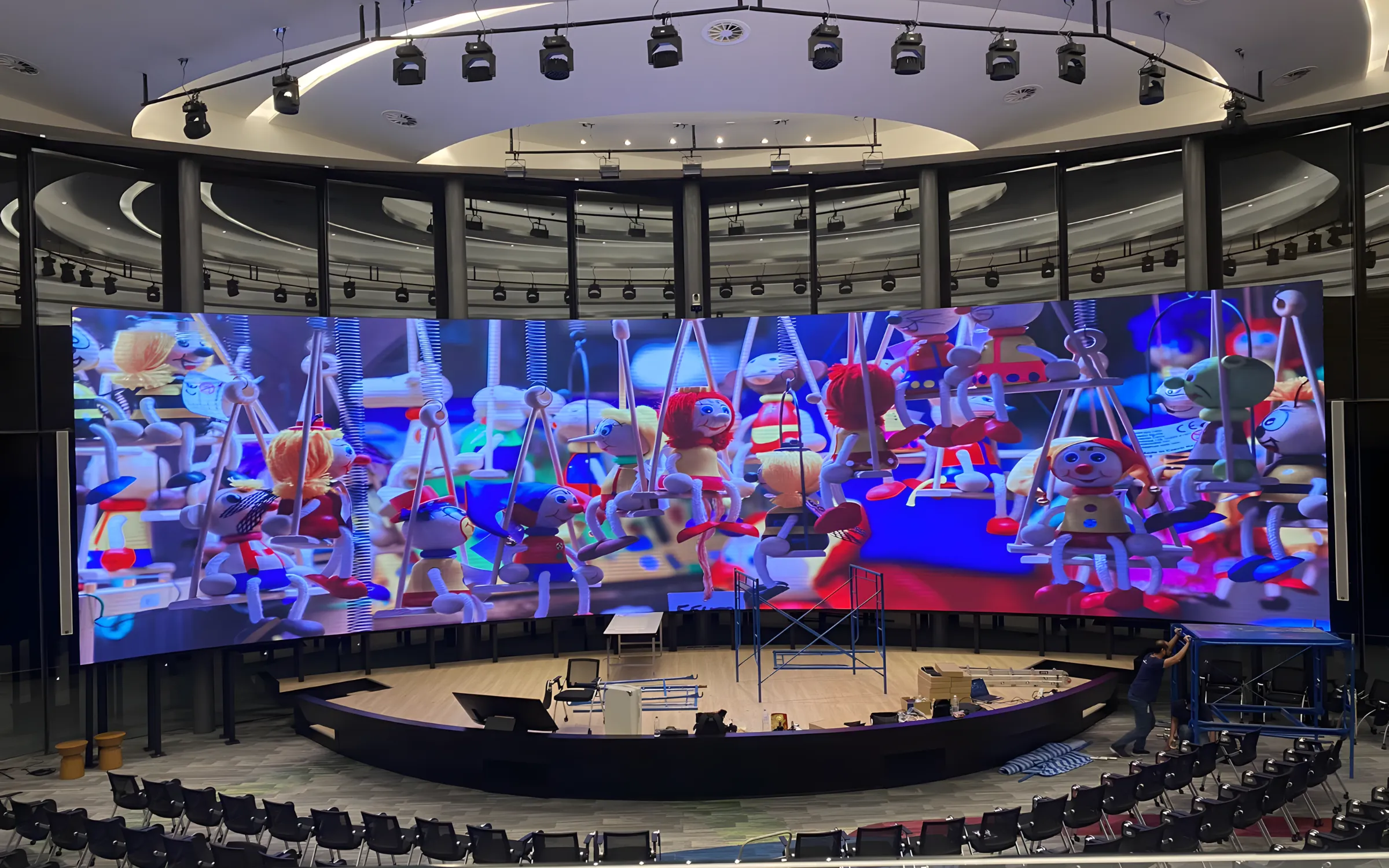 Wide curved LED screen installed in an indoor presentation venue